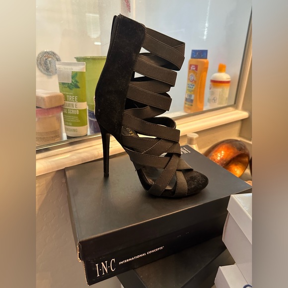 Strappy high heel - Picture 1 of 1